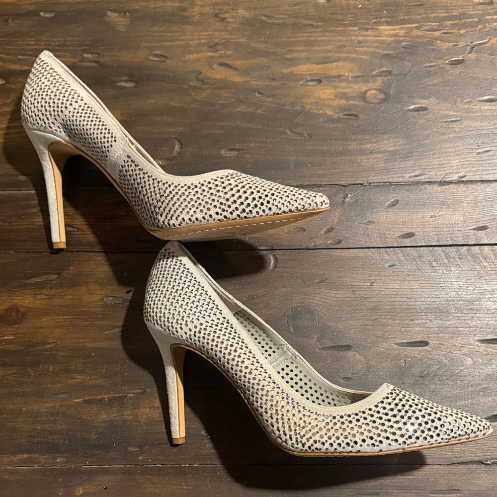 Vince Camuto Women's Gray Crystal-Embellished Pointed Toe Pumps-Size 10